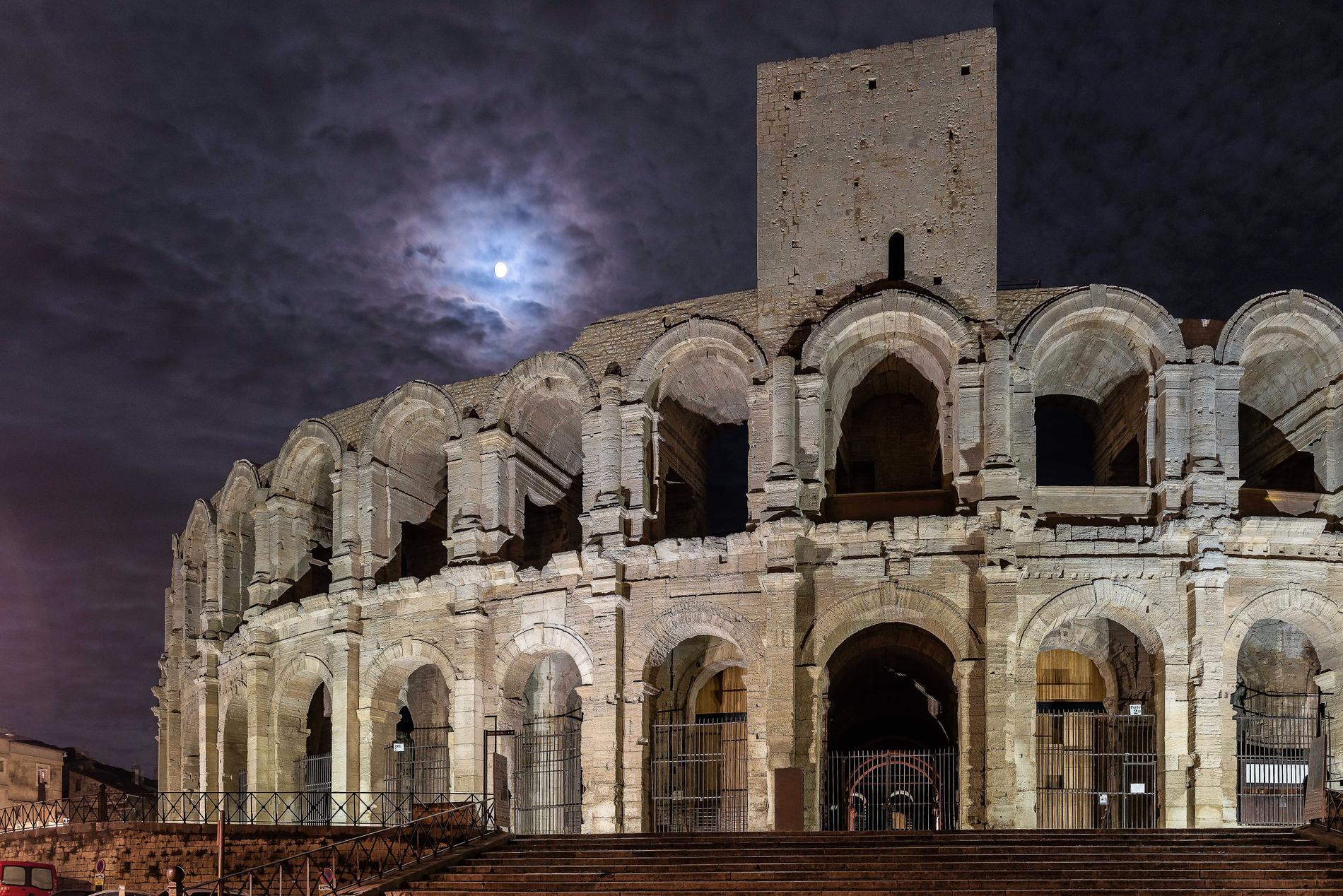 Colosseum och gladiatorer publikdragare i Rom. Jönköpingsborna är mer svårflirtade på hemmaplan.