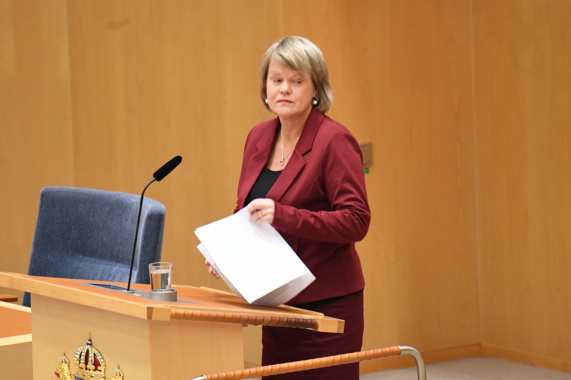 Vänsterpartiets Ulla Andersson i talarstolen. Arkivbild.