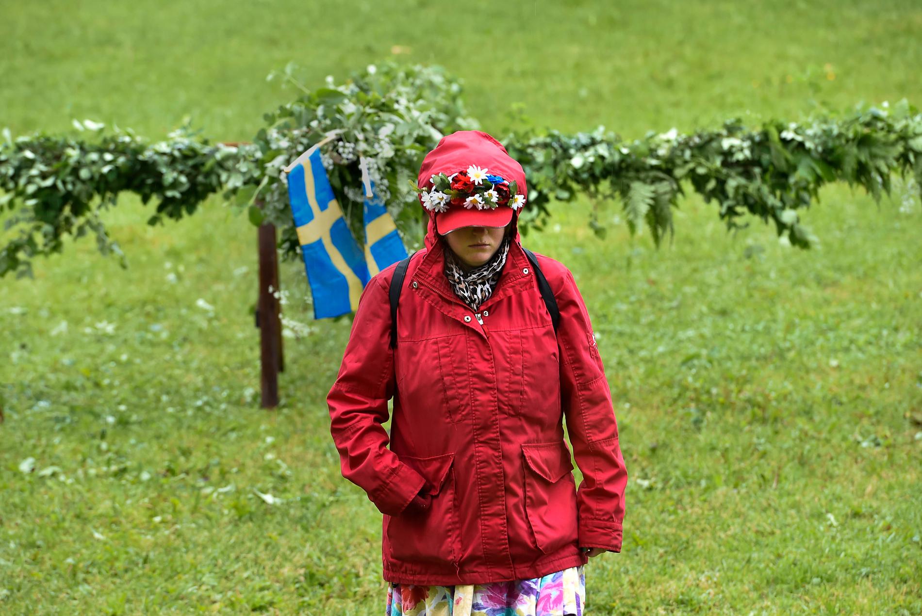 I Skåne blir det regn och kanske åska på midsommarafton.