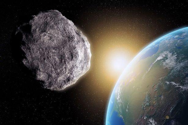 Bild som visar hur det kan se ut om det funnits en fotograf i rymden som tagit en bild på en asteroid som rusar förbi jorden.