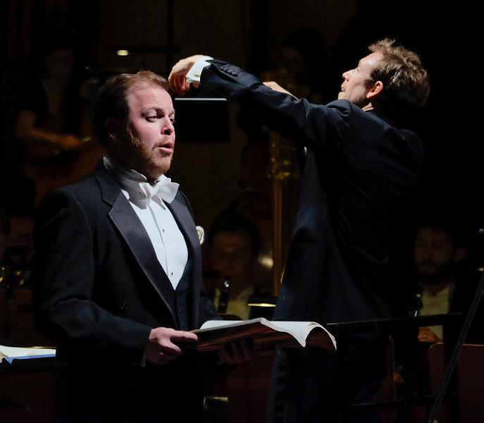 Solisten Andrew Staples och Daniel Harding, dirigent.