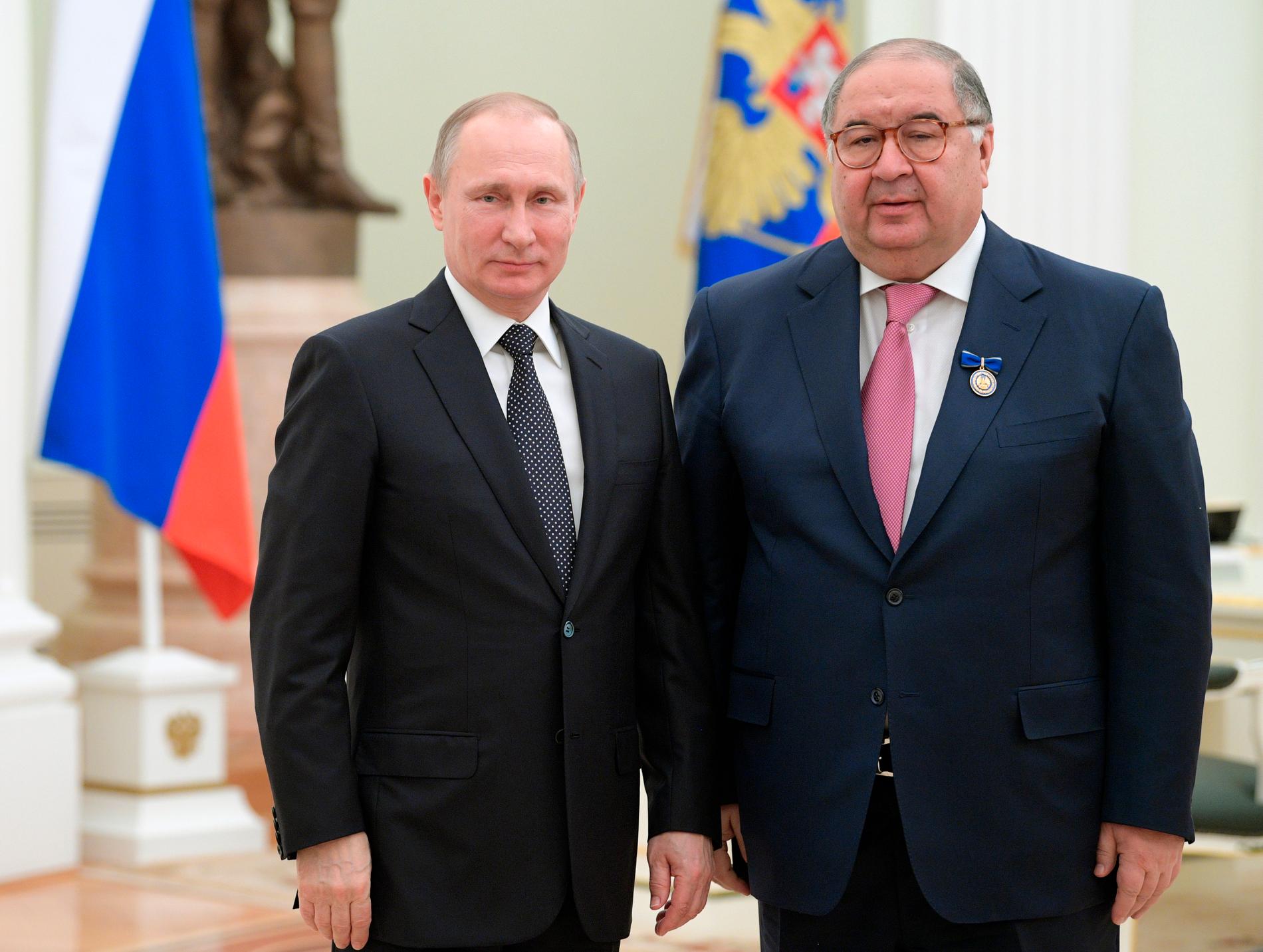 Vladimir Putin tillsammans med oligarken Alisher Burkhanovich Usmanov.