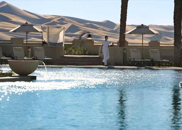 Qasr Al Sarab Desert Resort ligger i Liwa, 20 mil söder om Abu Dhabi. Från hotellet har man en svårslagen utsikt över öknen.
www.qasralsarab.anantara.com