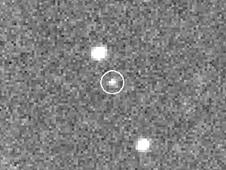 2007TU24. Asterioden upptäcktes av Nasa-sponsrade observatoriet Catalina Sky Survey den 11 oktober förra året. Den blir synlig redan på måndagskvällen. Alla experter har uteslutit risken för en kollision med Jorden.