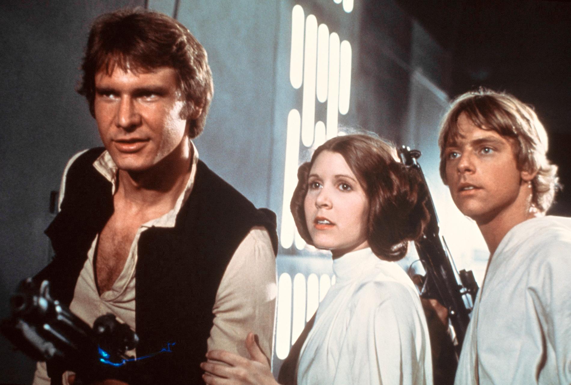 Harrison Ford, Carrie Fisher som prinsessan Leia och Mark Hamill som Luke Skywalker o Star Wars 1977.