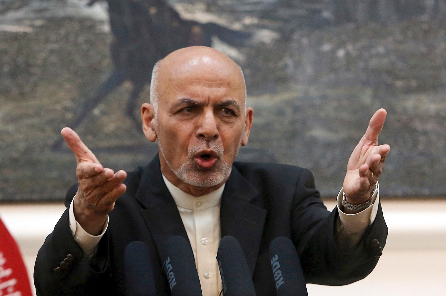 Afghanistans president Ashraf Ghani uppmanar talibanerna att fredsförhandla direkt med regeringen. Arkivbild.