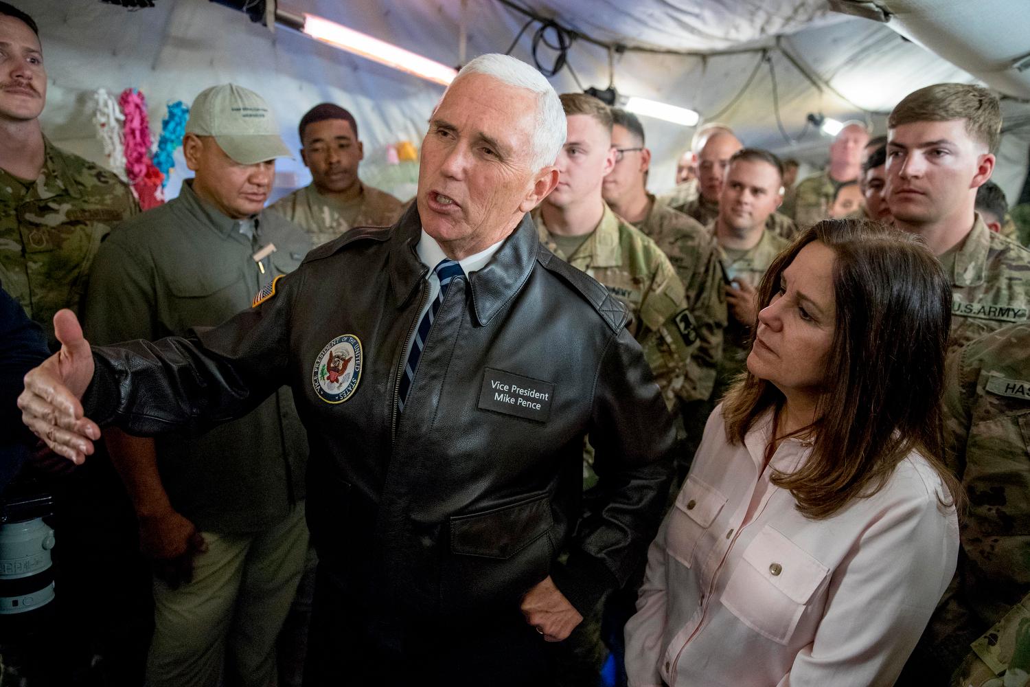 USA:s vicepresident Mike Pence och hans hustru Karen Pence var på blixtbesök i Irak under lördagen.
