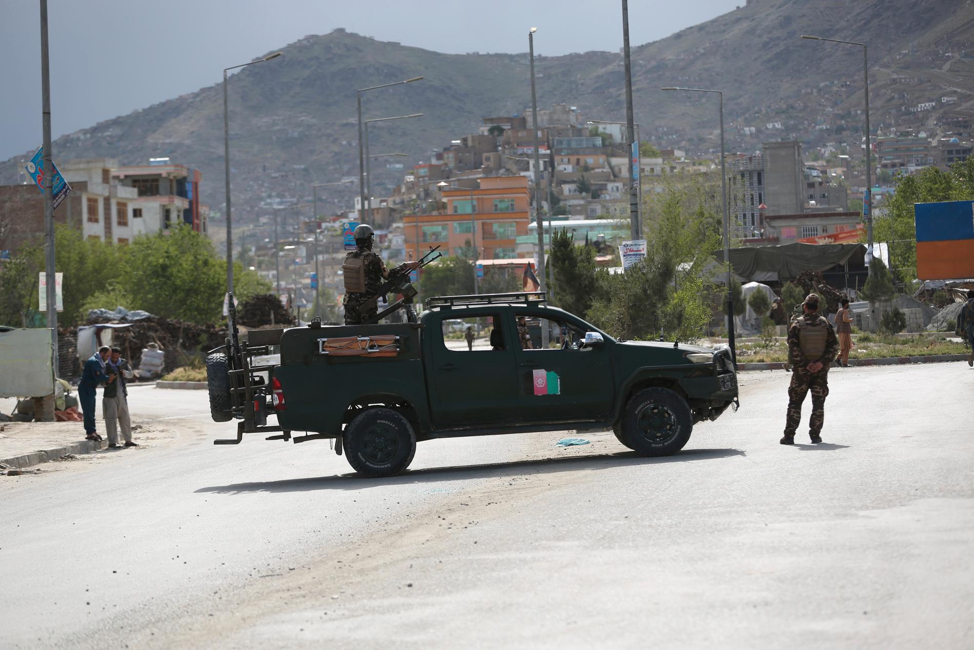 Afghanska säkerhetsstyrkor efter en explosion i huvudstaden Kabul tidigare i maj. Arkivbild.