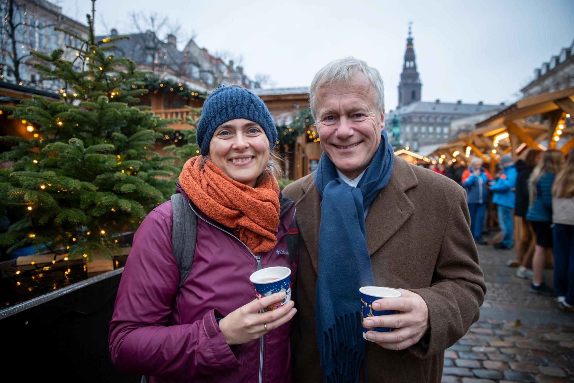 Niels Natorp och Elisa Estrup njuter av julstämningen i den danska huvudstaden. 