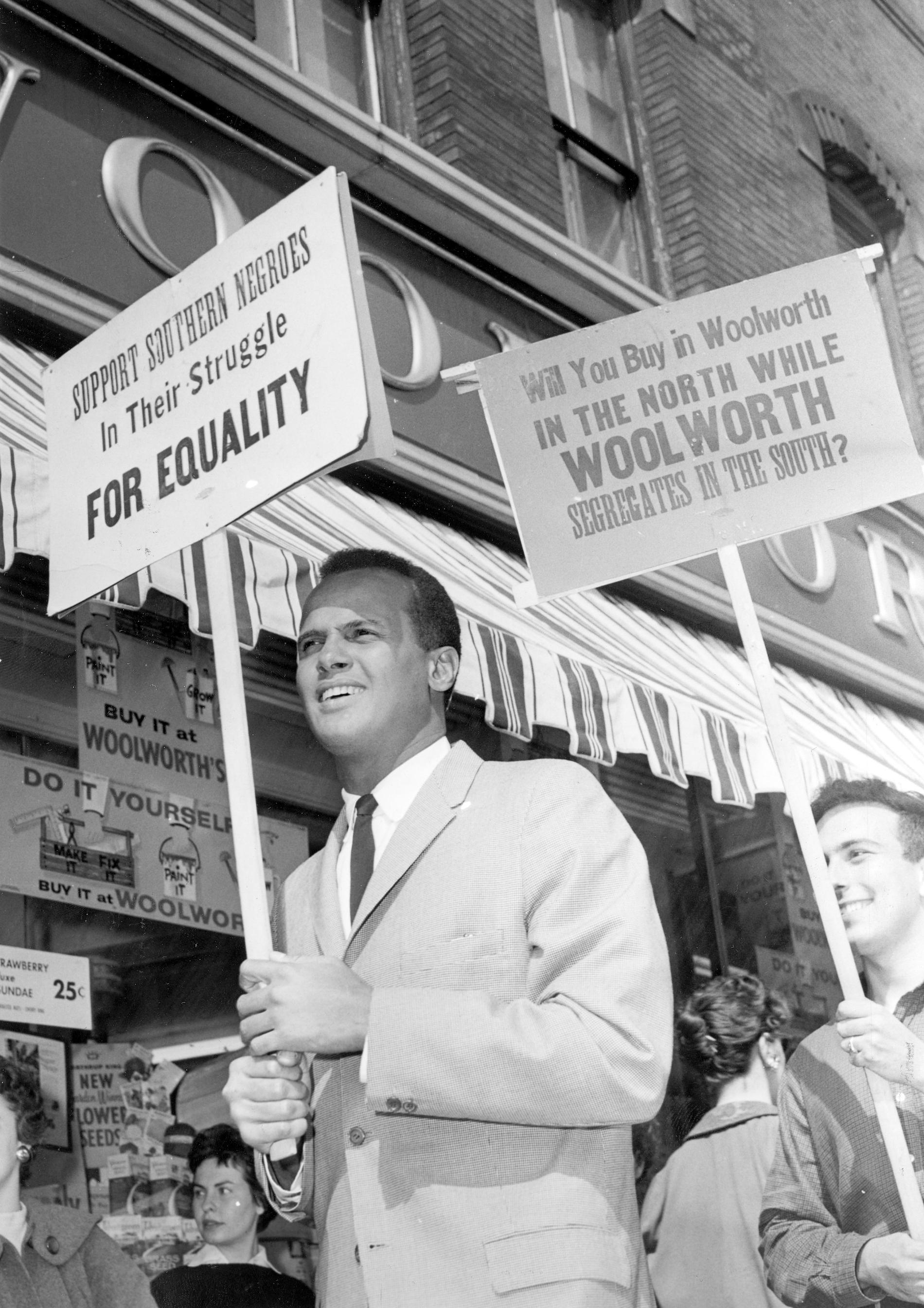 Belafonte under en protest med collegestudenter i april 1960. 