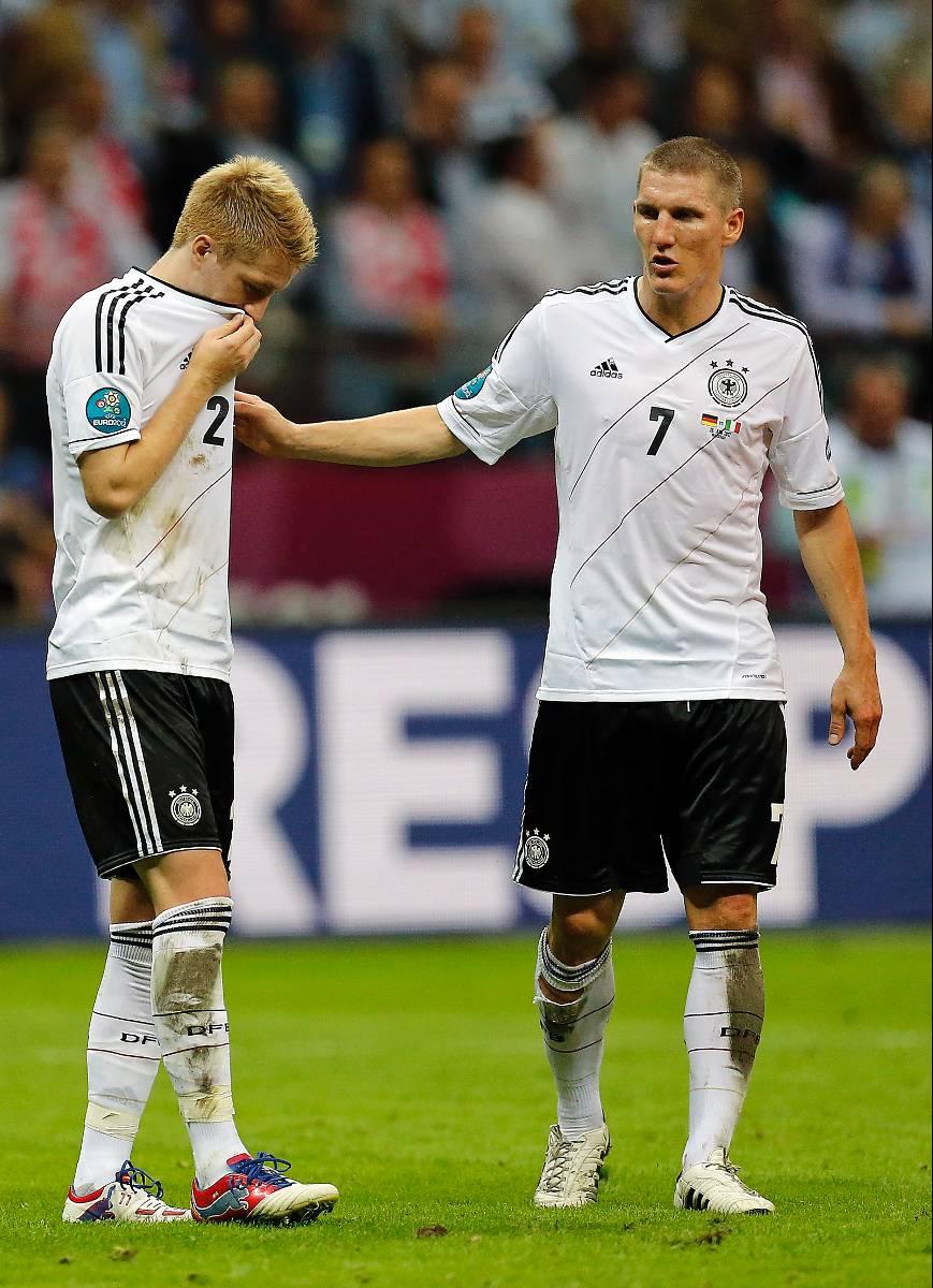 Bastian Schweinsteiger.Efter förlusten i EM-semifinalen skakar Joachim Löws Tyskland i grunden och nu ifrågasätts förbundskaptenen.