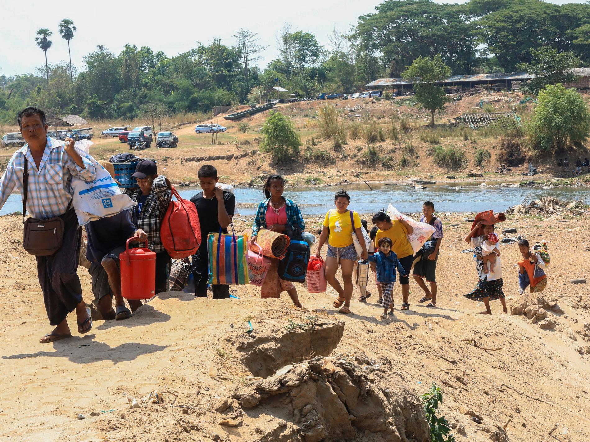 Invånare flyr strider vid gränsstad i Myanmar