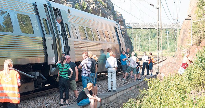 tågkaos 250 passagerare blev fångar på ett stekhett X2000-tåg i sju timmar i mitten av juli. Tillbudet är bara ett av många exempel på att SJ inte klarar av sina åtaganden gentemot resenärerna.