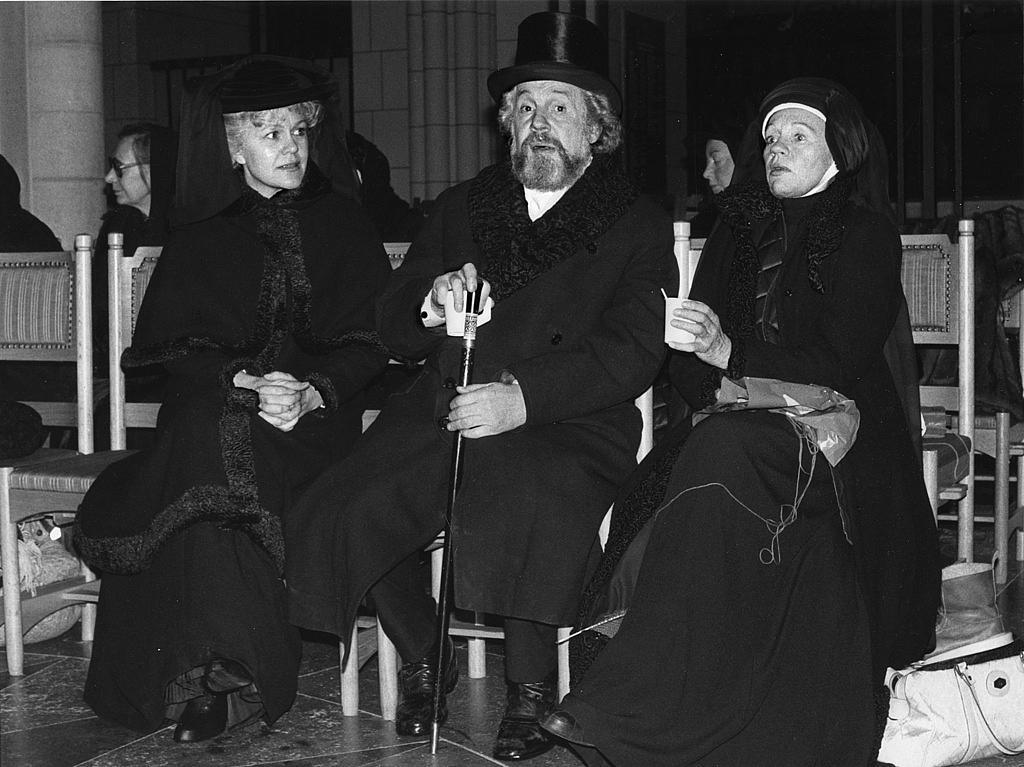 1982: Christina Schollin, Erland Josephson och Gunn Wållgren under filminspelningen av begravningsscenen i Ingmar Bergmans "Fanny och Alexander".