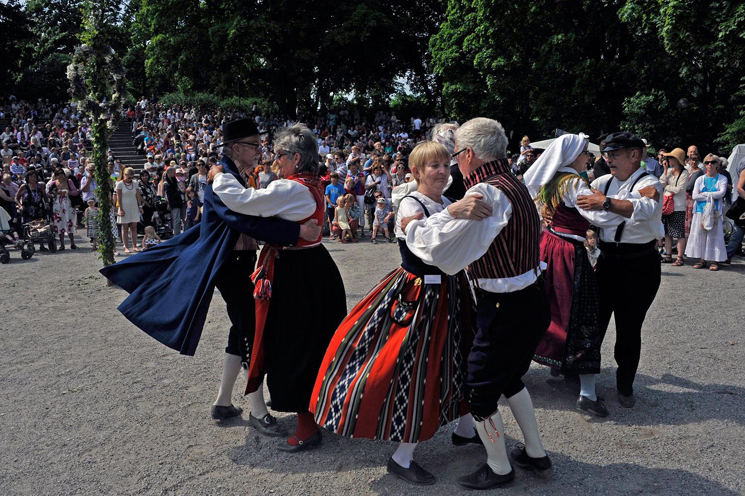 SD vill sprida det svenska kulturarvet, till exempel folkdanslag, i förorterna.