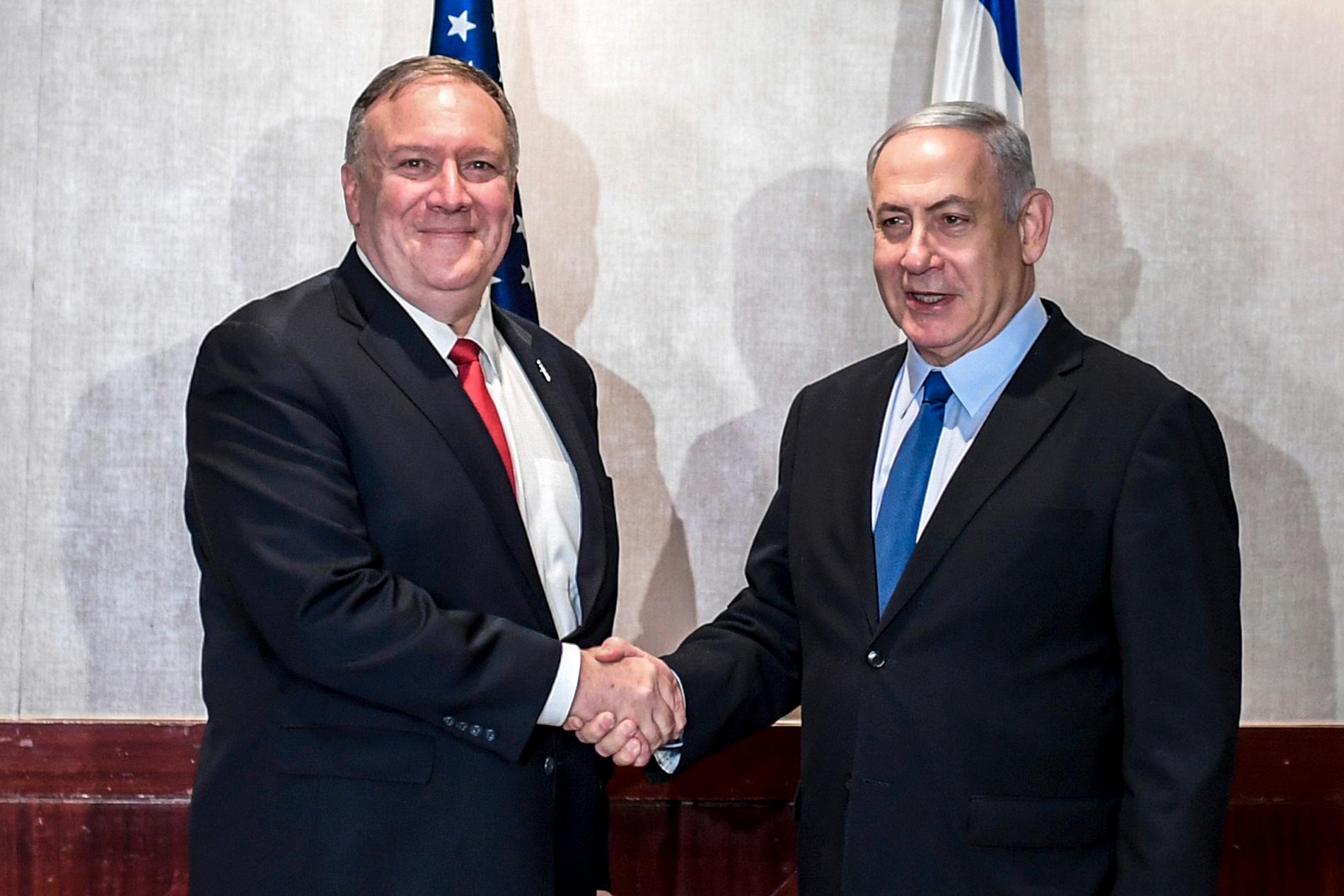 USA:s utrikesminister Mike Pompeo och Israels premiärminister Benjamin Netanyahu under ett möte i Lissabon i december. Arkivbild.
