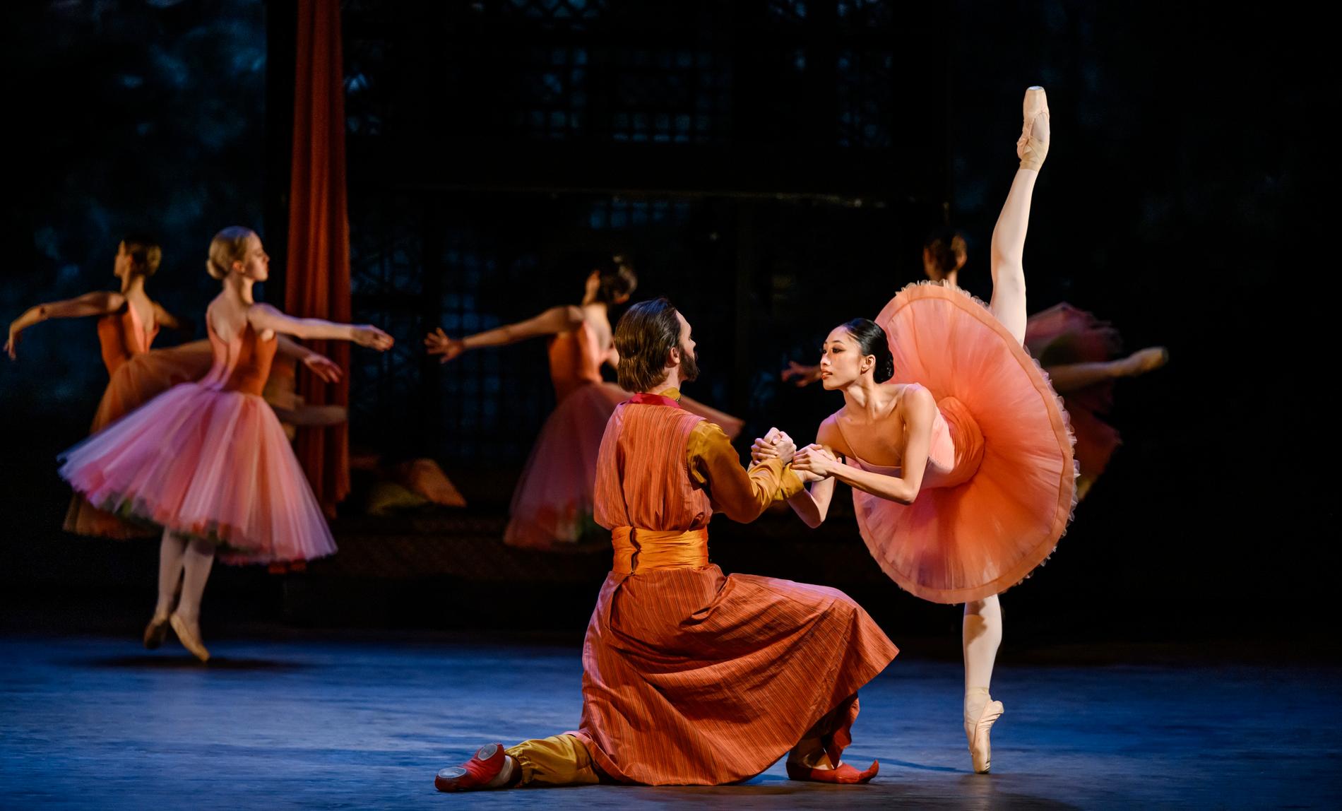 Madeline Woo alternerar i rollen som Medora i Kungliga Balettens uppsättning av ”Le Corsaire”