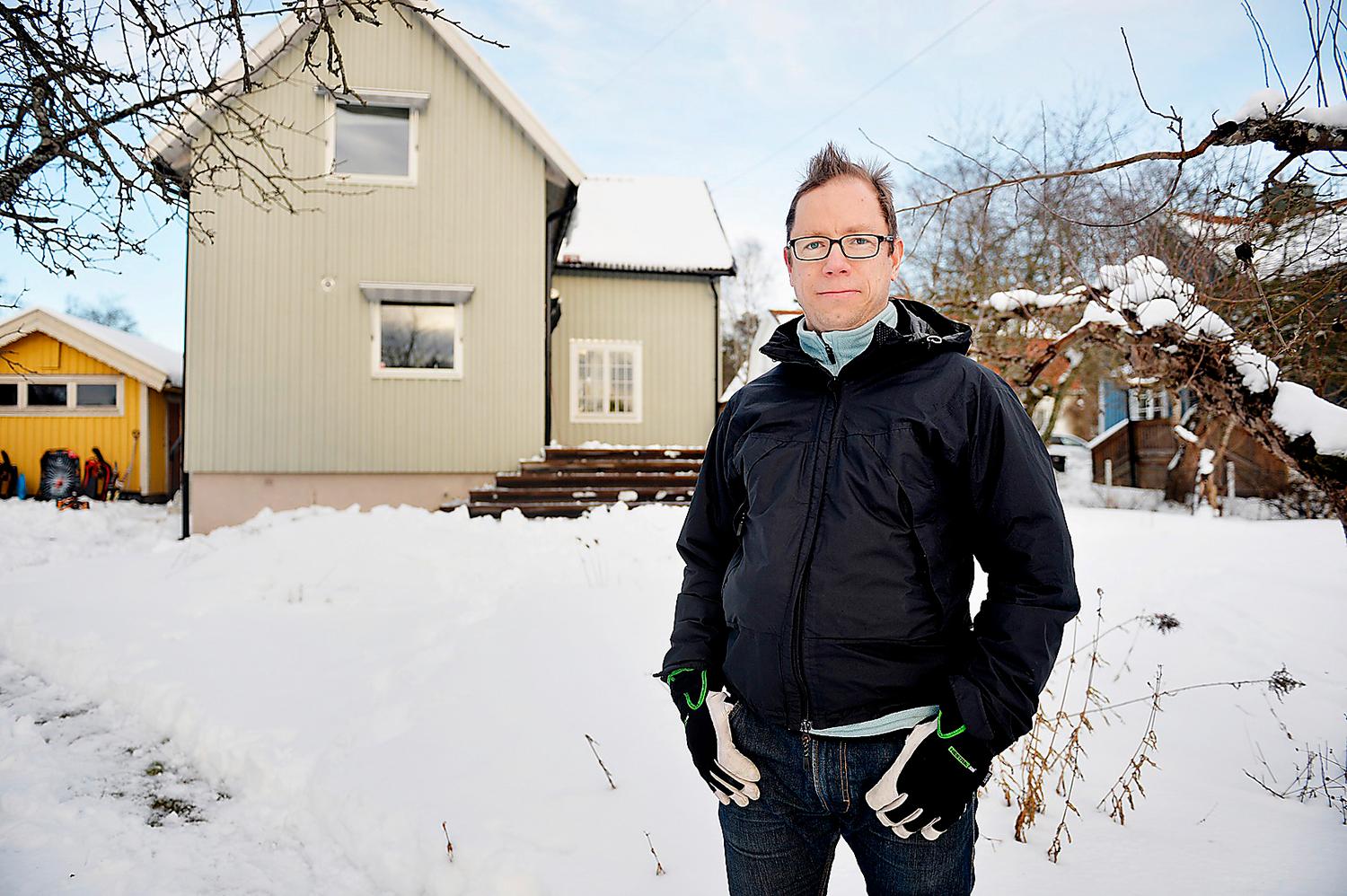 SITTER FAST I RÄNTESAX Villaägaren Göran Roxström i Skarpnäck utanför Stockholm tycker att det största problemet är att bolånen är för dyra att lösa.