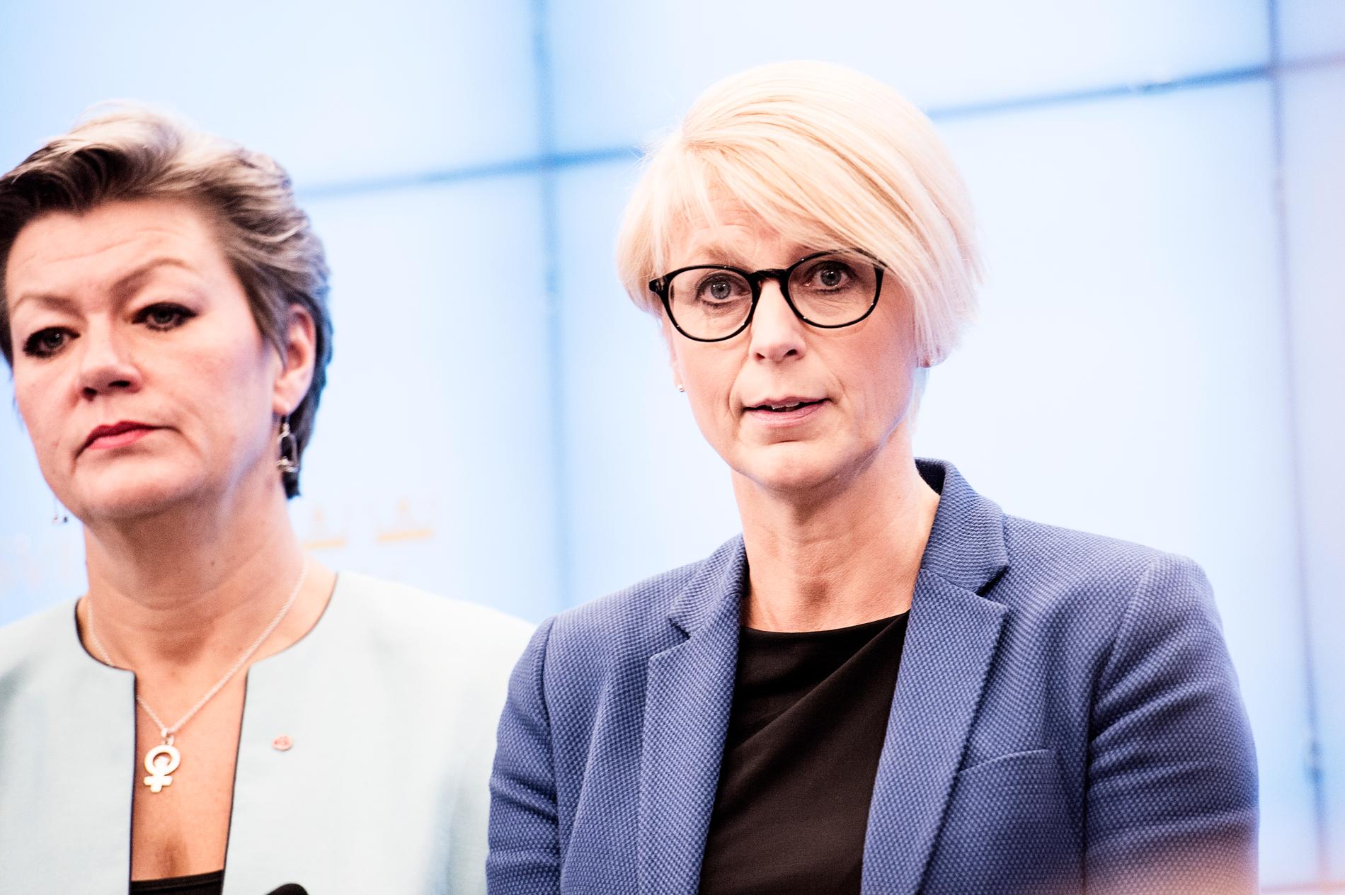 Elisabeth Svantesson (M) i bakgrunden Ylva Johansson (S).