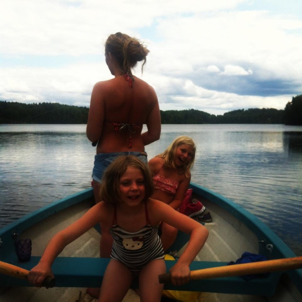 Jag och mina flickor i Åtvidaberg. Bilden tagen av bästa Martin, skriver Jenni.