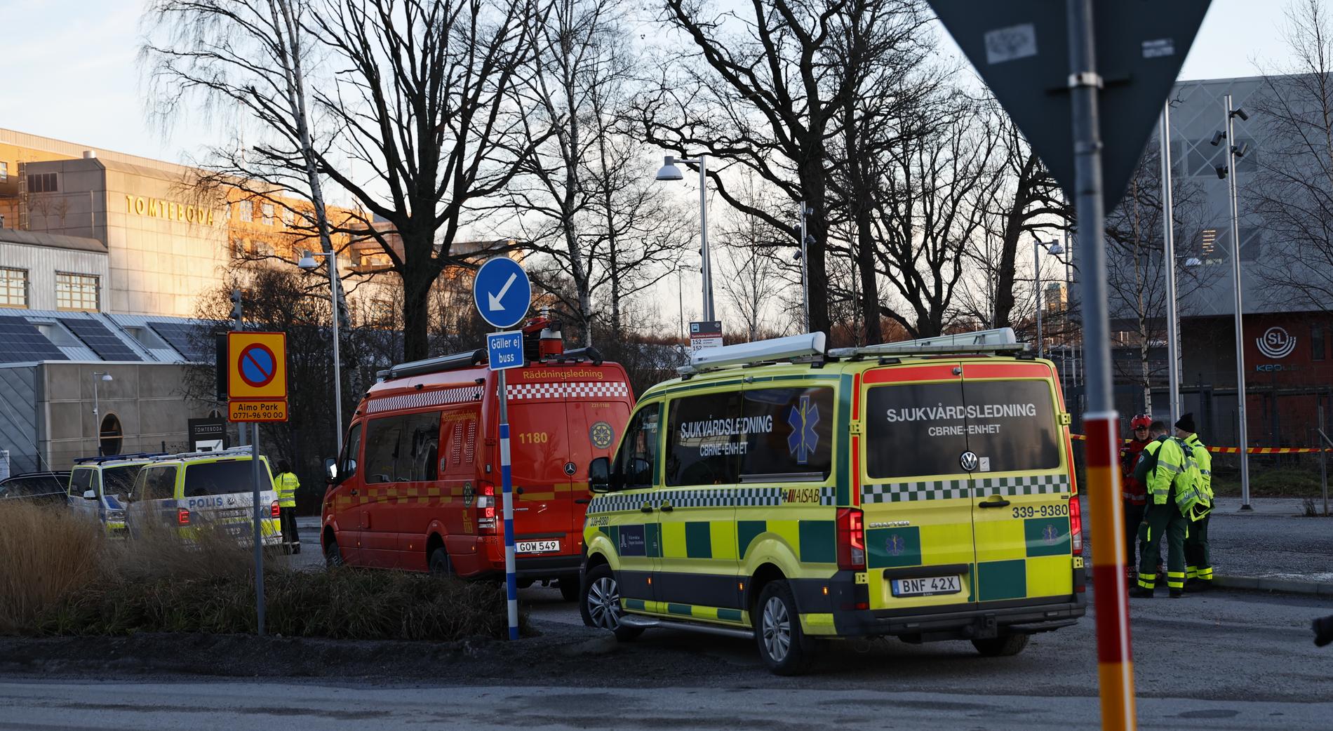 Polis och räddningstjänst larmades till Säkerhetspolisens högkvarter i Solna i fredags. 