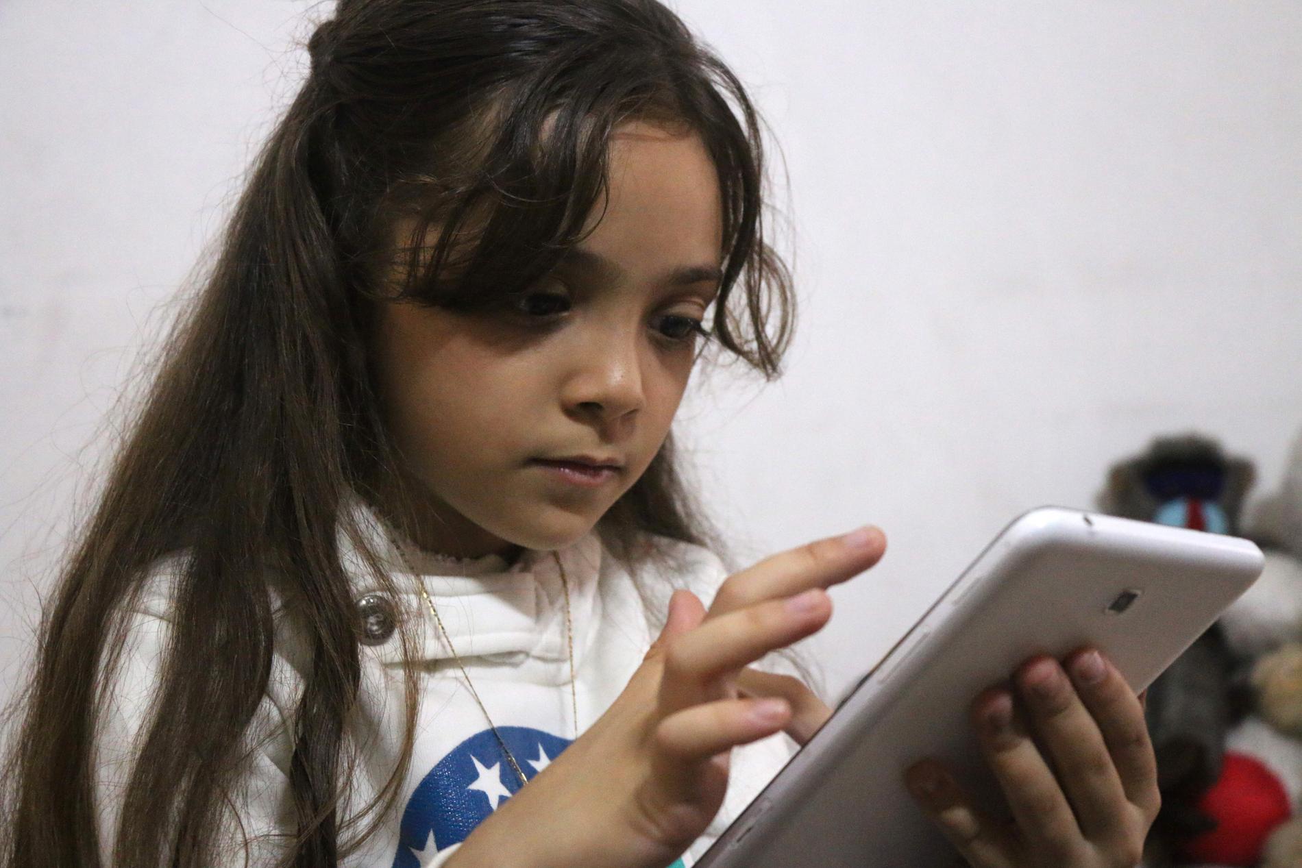 7-åriga Bana al-Abed skriver på Twitter om skräcken i Aleppo.