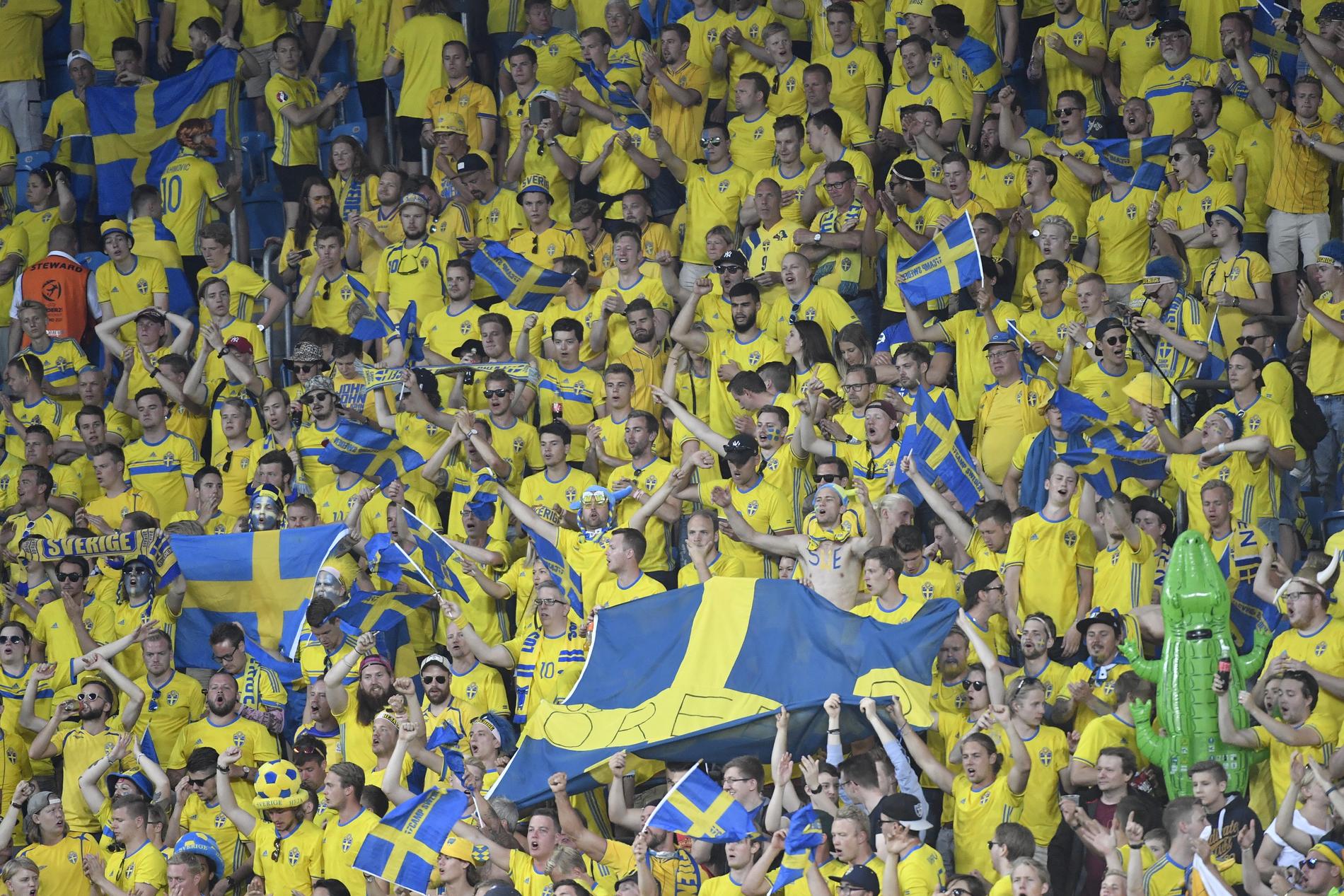 Ett inställt flyg stoppar hundratals svenska fans som skulle ha sett Sveriges VM-premiär i Nizjnij Novgorod i dag. Arkivbild.