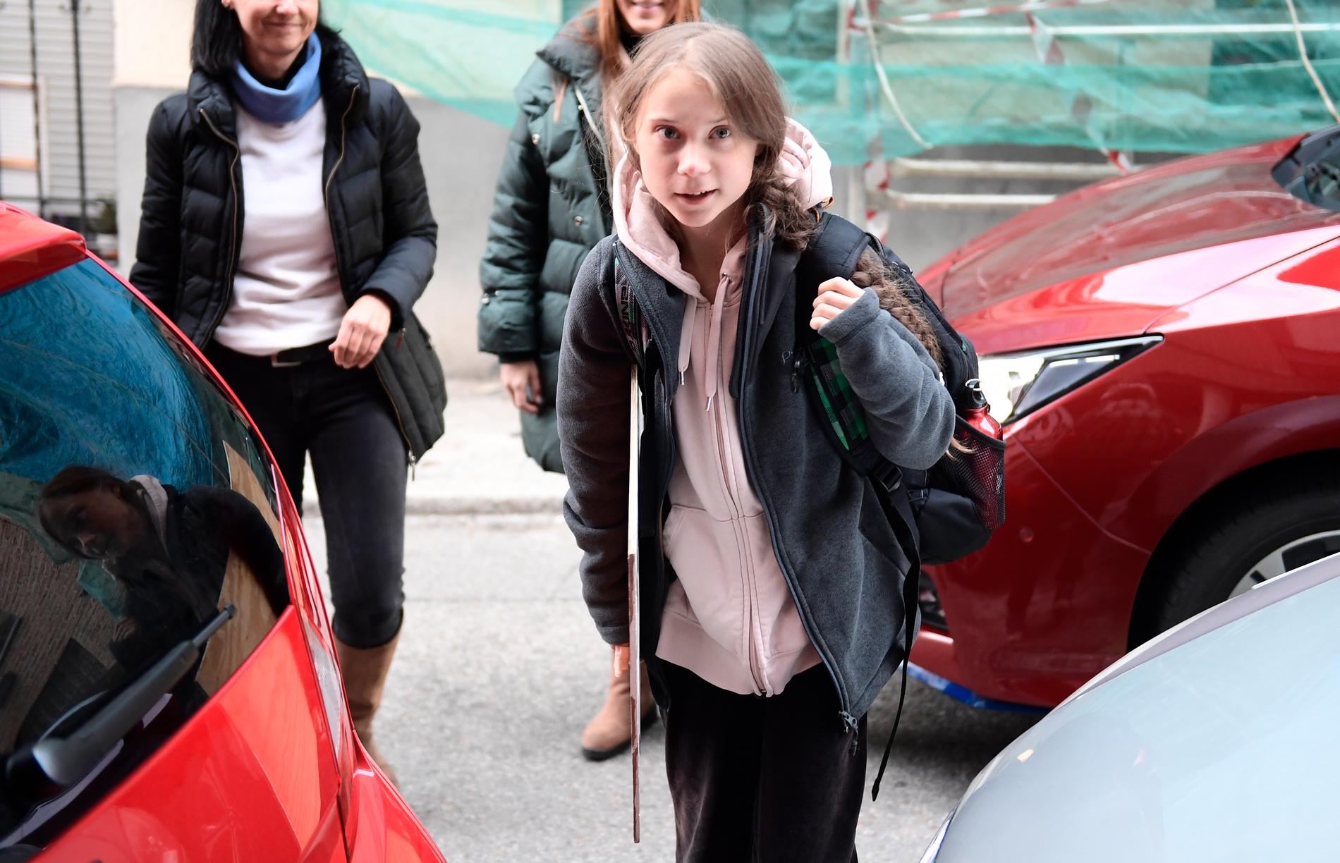 Greta Thunberg anländer med tåg till Madrid för att delta i klimatmötet COP25.