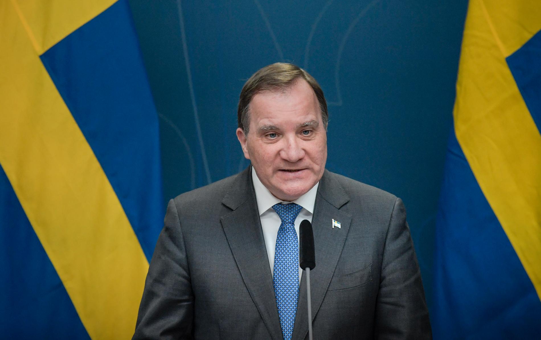 Statsminister Stefan Löfven (S) under en pressträff angående coronaviruset på söndagen.
