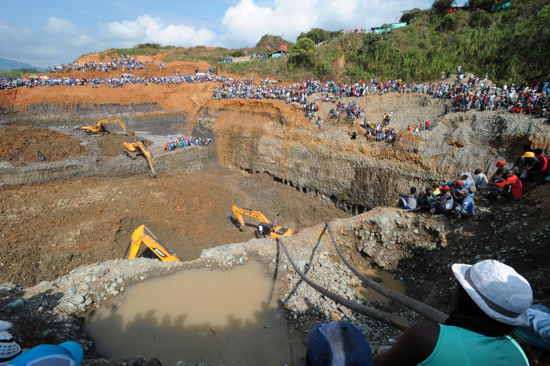 Letande efter överlevande efter en tidigare gruvolycka i Colombia. Arkivbild.