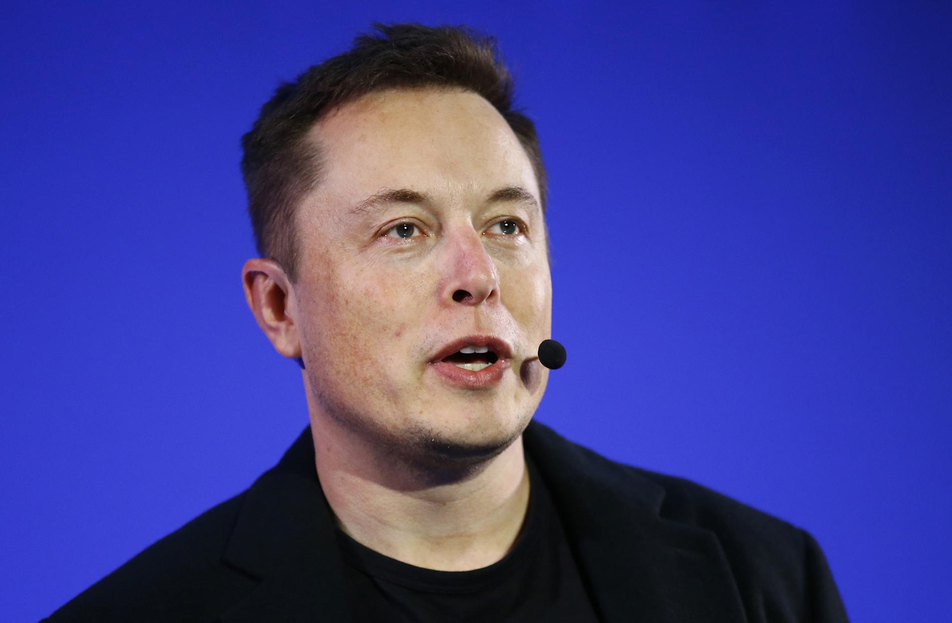 Teslas vd Elon Musk ställer sig frågande till kritiken efter dödsolyckan.