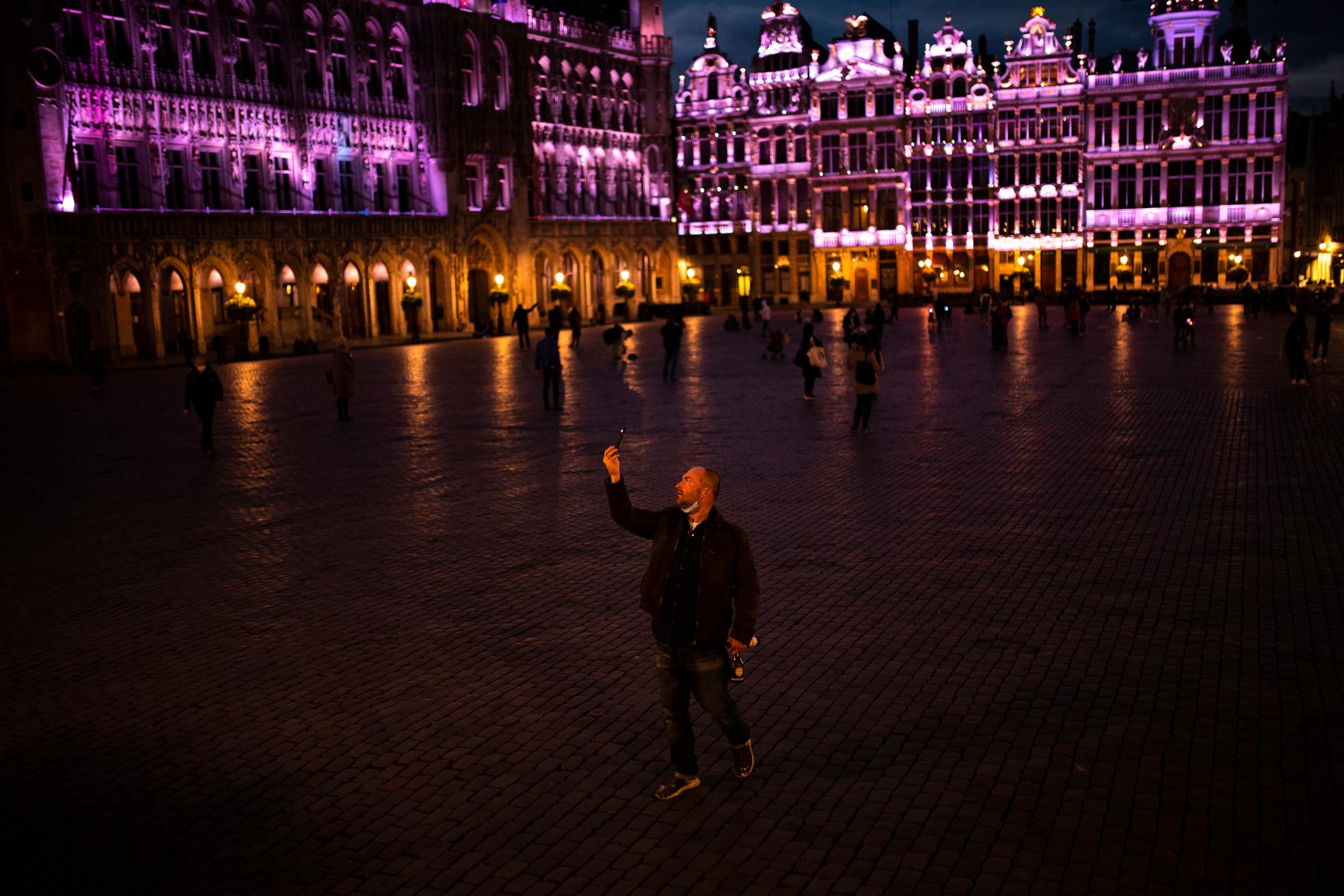 Stortorget – Grand Place – i Bryssel, där utegångsförbud efter klockan 22 råder sedan slutet av oktober. Arkivbild.