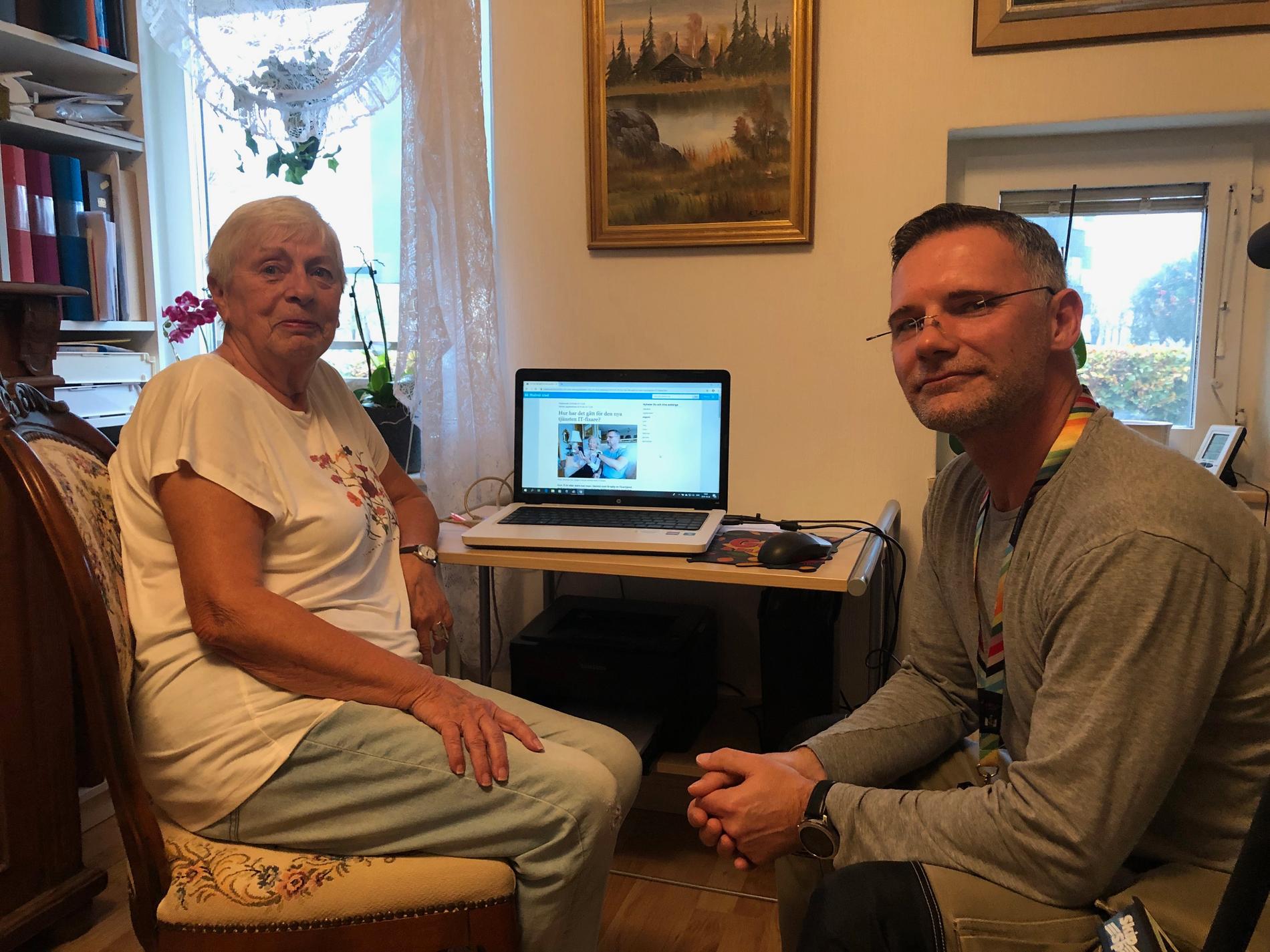 Gunilla Stenberg är en av alla pensionärer som fått hjälp av IT-fixaren Peter Boman.