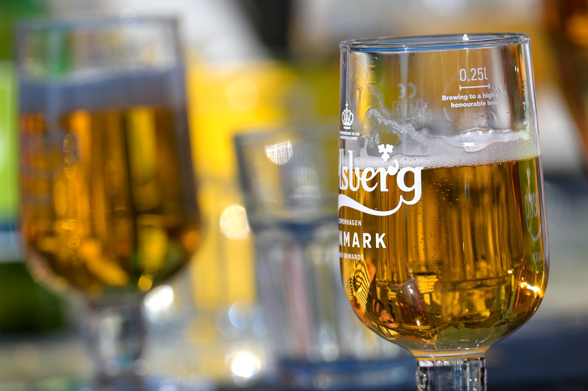 Carlsberg, världens tredje största bryggeriföretag, planerar att höja priserna igen.