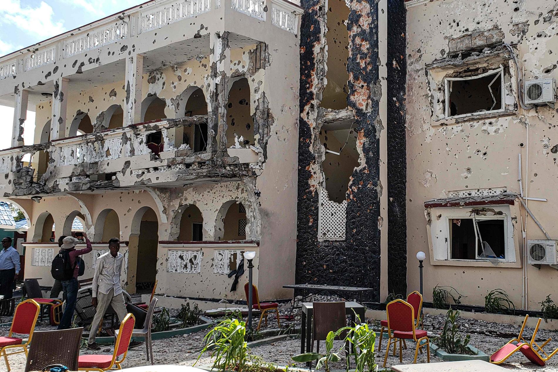 Förödelse efter hotellattacken i Kismayu.