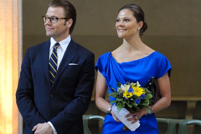 Kronprinsessan Victoria och prins Daniel välkomnar nyblivna svenska medborgare. 600 nyblivna svenska medborgare var samlade i Stockholms stadshus för att delta i nationaldagens medborgarskapsceremoni.