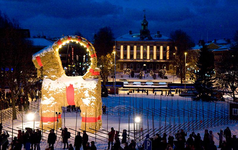 I dag invigdes julbocken i Gävle.