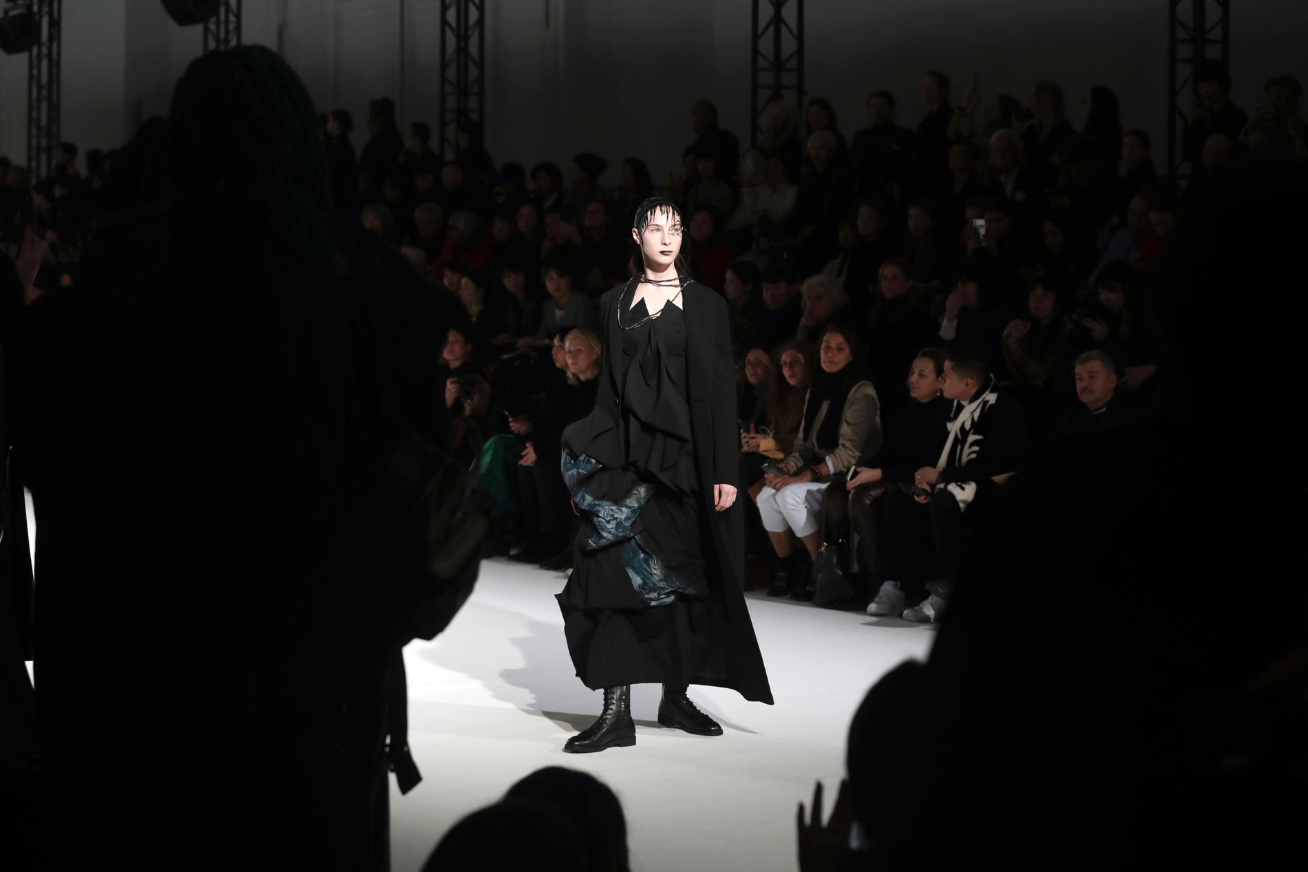 Yamamotos kreationer visades under modeveckan i Paris i februari i år. Arkivbild.