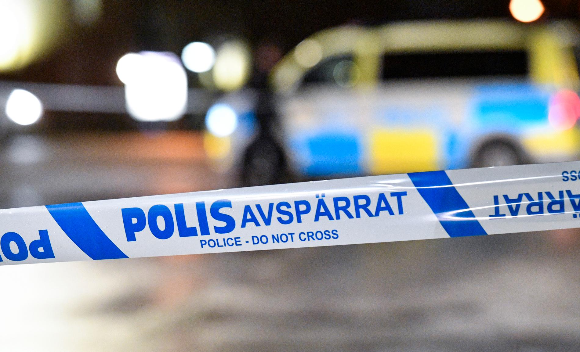 En sprängladdning detonerade under en bil på en garageuppfart till en villa i centrala Värnamo. Arkivbild.
