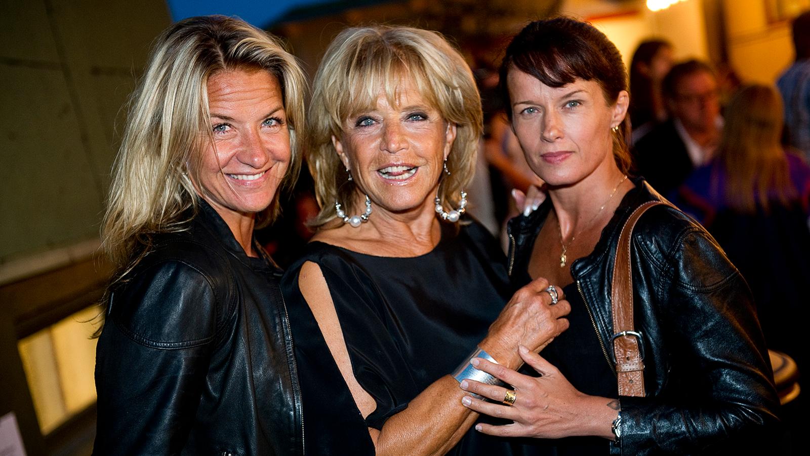 Barbro ”Lill-Babs” Svensson med döttrarna Kristin Kaspersen (till vänster) och Malin Berghagen.