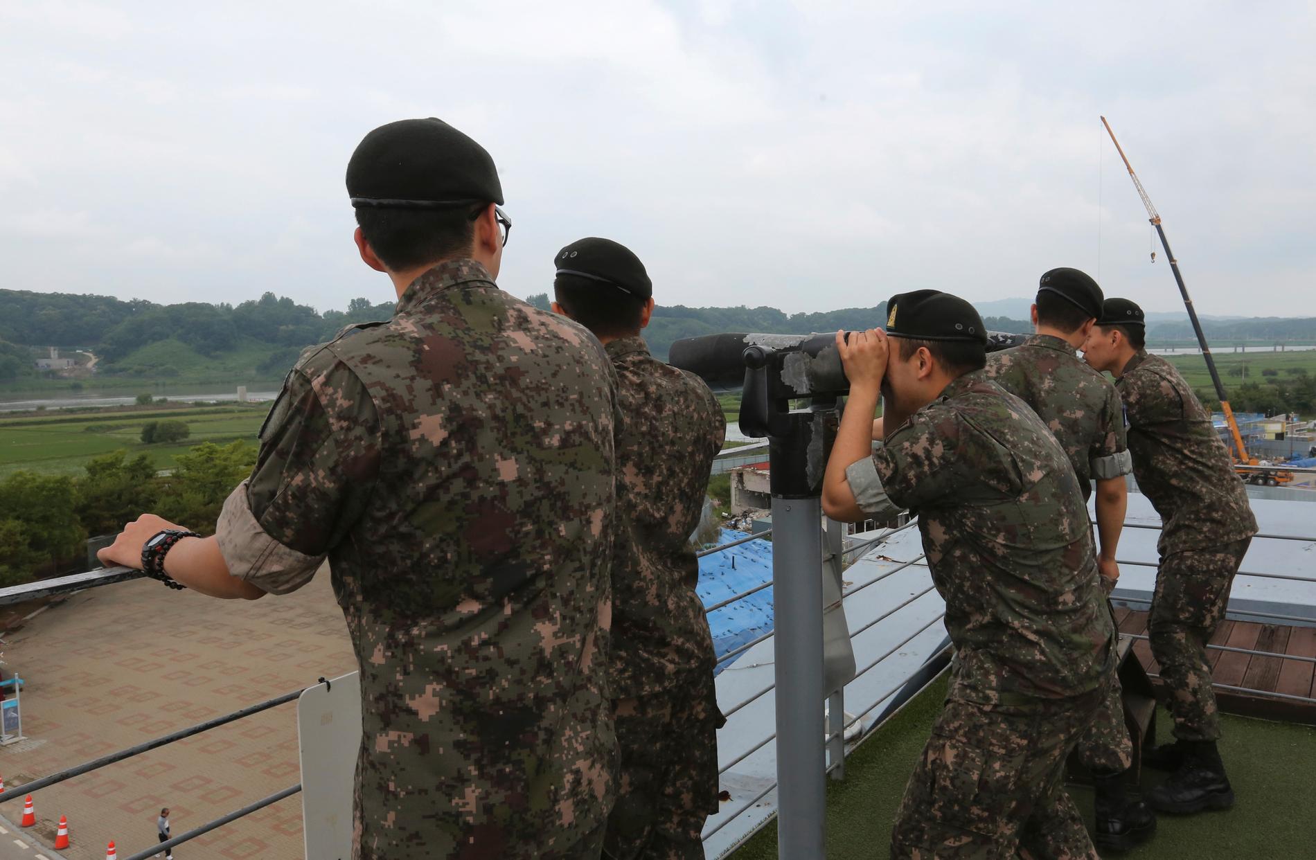 Sydkoreanska soldater nära den demilitariserade zonen. Arkivbild.