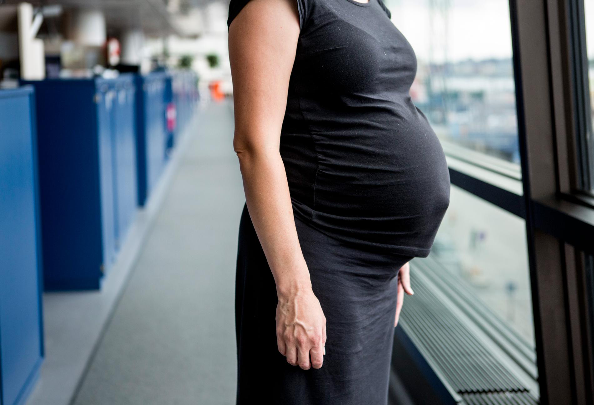 En ny studie visar att covid-19-smitta under graviditet kan få svåra följder för både mamman och barnet. Arkivbild.