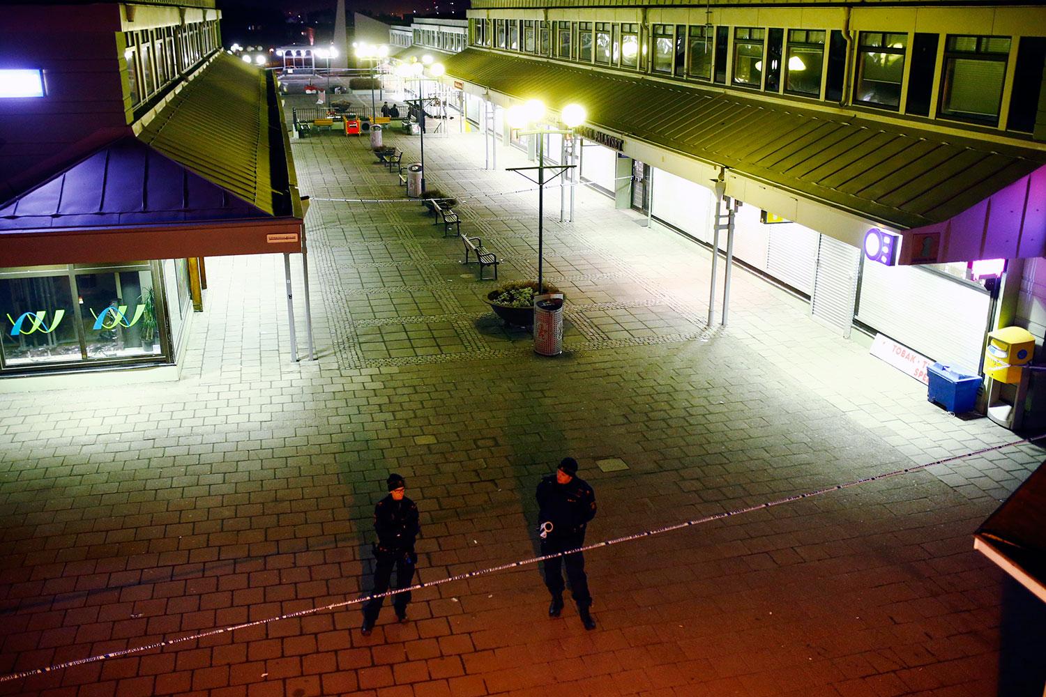 Flera skadades efter skottlossning på Hisingen i Göteborg.