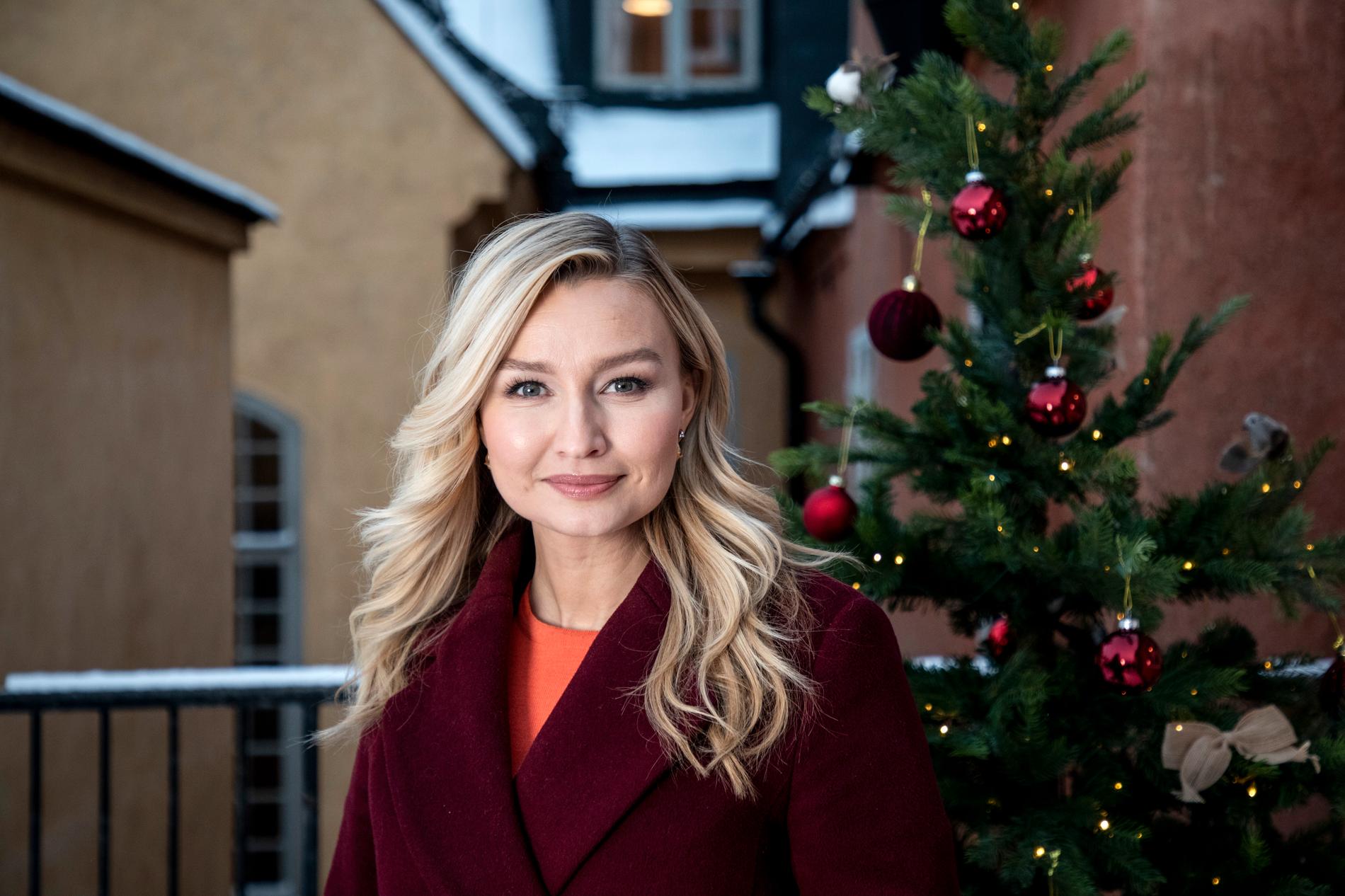 Kristdemokraternas partiledare Ebba Busch höll sitt jultal digitalt från takterassen ovanför Kristdemokraternas riksdagskansli.