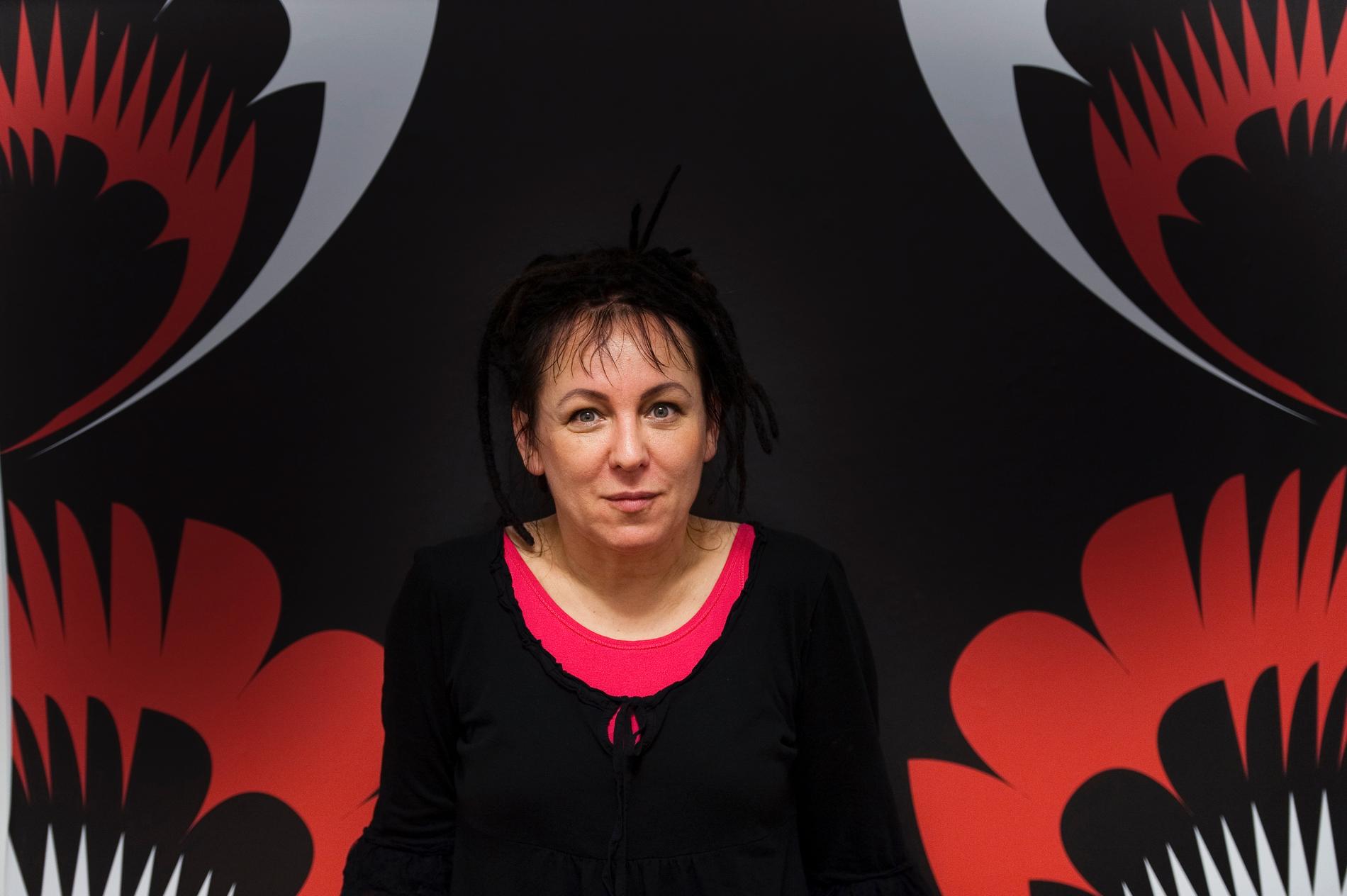 Den polska författarinnan Olga Tokarczuk tilldelas 2018 års Nobelpris i litteratur.