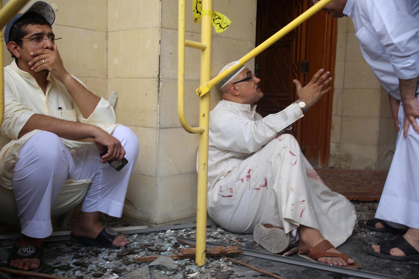 KUWAIT En självmordsbombare dödade flera personer under fredagsbönen i den shiitiska Imam Sadiq-moskén i landets huvudstad.