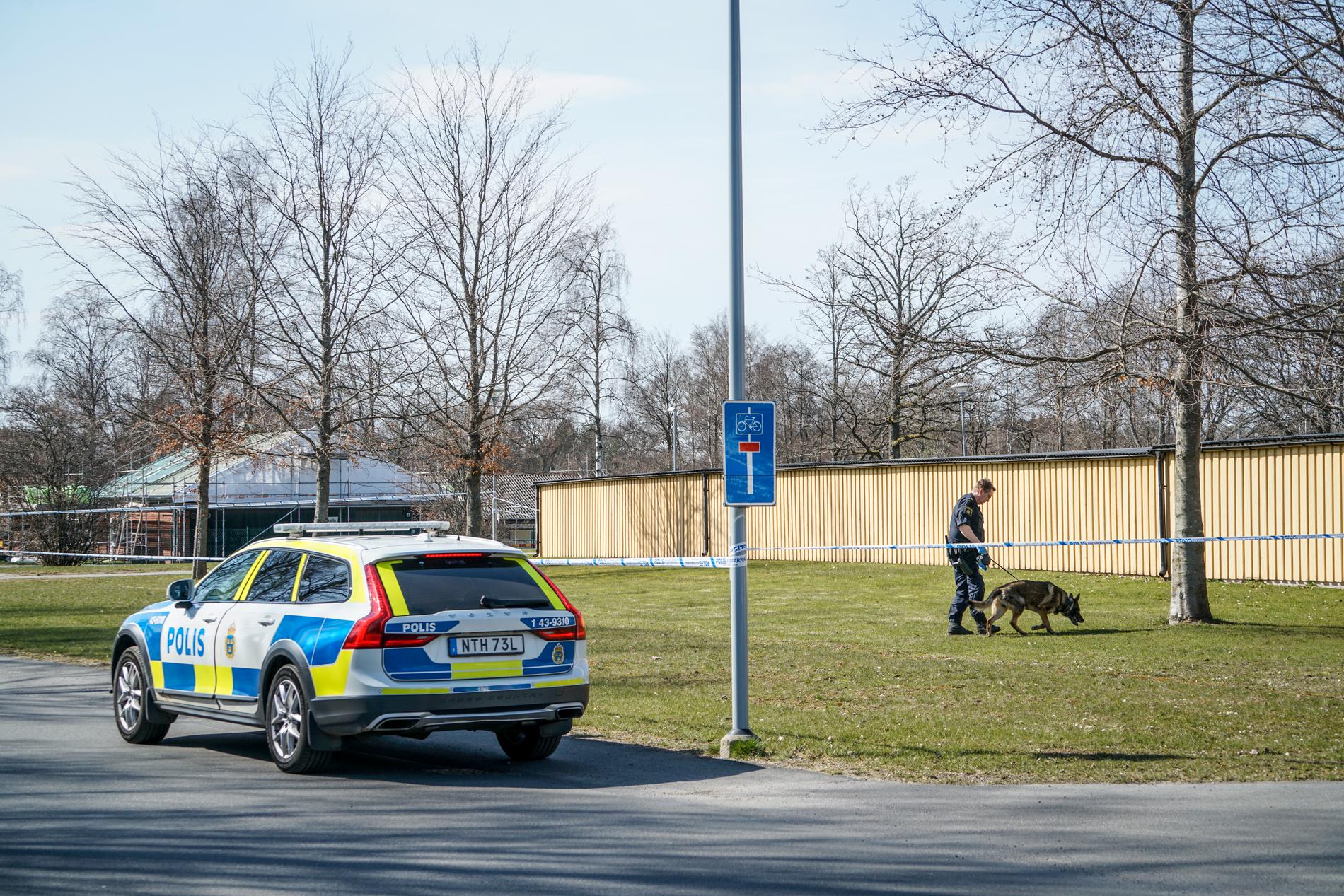 Polisen har inlett en förundersökning om försök till mord sedan en man skadats i Värnamo. Den skadade mannen hittades utomhus.