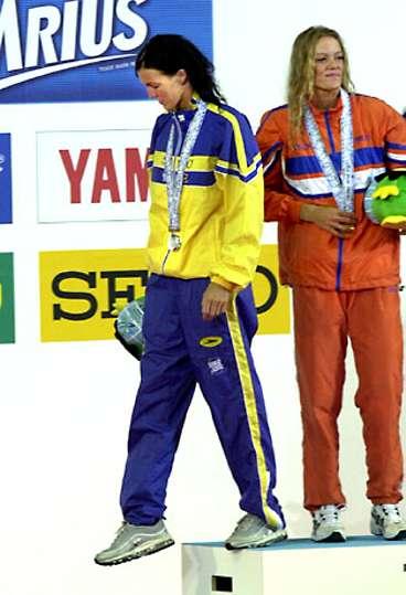 Precis som i OS blev det två silvermedaljer i VM till Therese Alshammar. Och precis som i OS var det Inge de Bruijn som vann. "Jag känner mig inte som en tvåa, det har jag aldrig någonsin gjort".