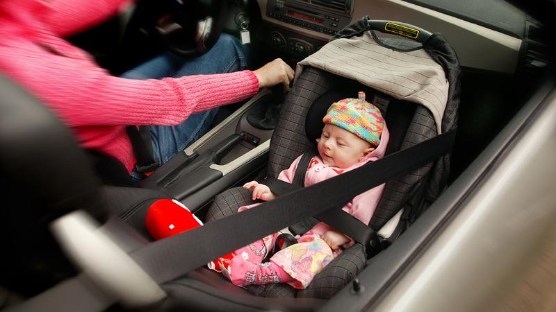 Ny märkning ska införas på bilbarnstolar som fyller högre säkerhetskraven än de med europeiska E-märkningen. Obs! Stolen på bilden är inte klassad som farlig.