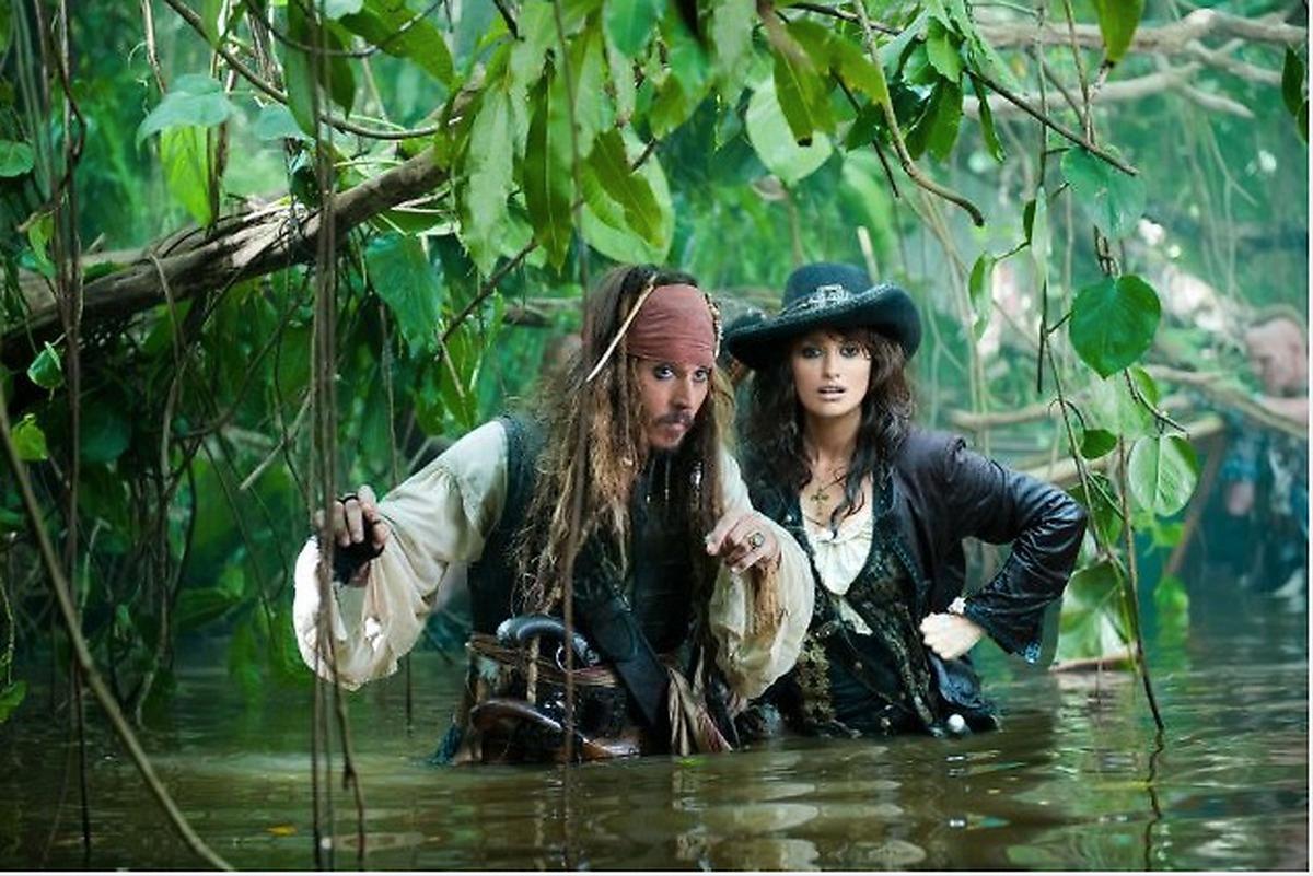 VÄRLDSPREMIÄR FÖR PIRATERNA Johnny Depp och Penélope Cruz dyker när den fjärde ”Pirates of the Caribbean”-filmen visas för första gången på filmfestivalen i Cannes.